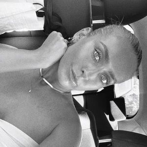 Meet your Posher, Elise